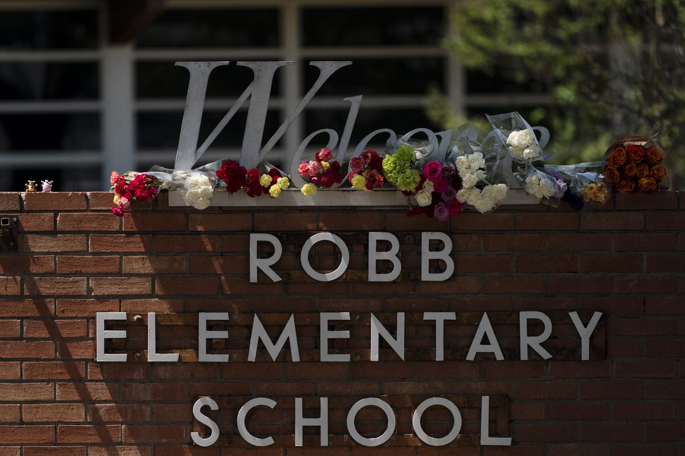 Texas lawmakers OK former Uvalde mayor's effort to fix police failures in Robb Elementary attack | iNFOnews.ca