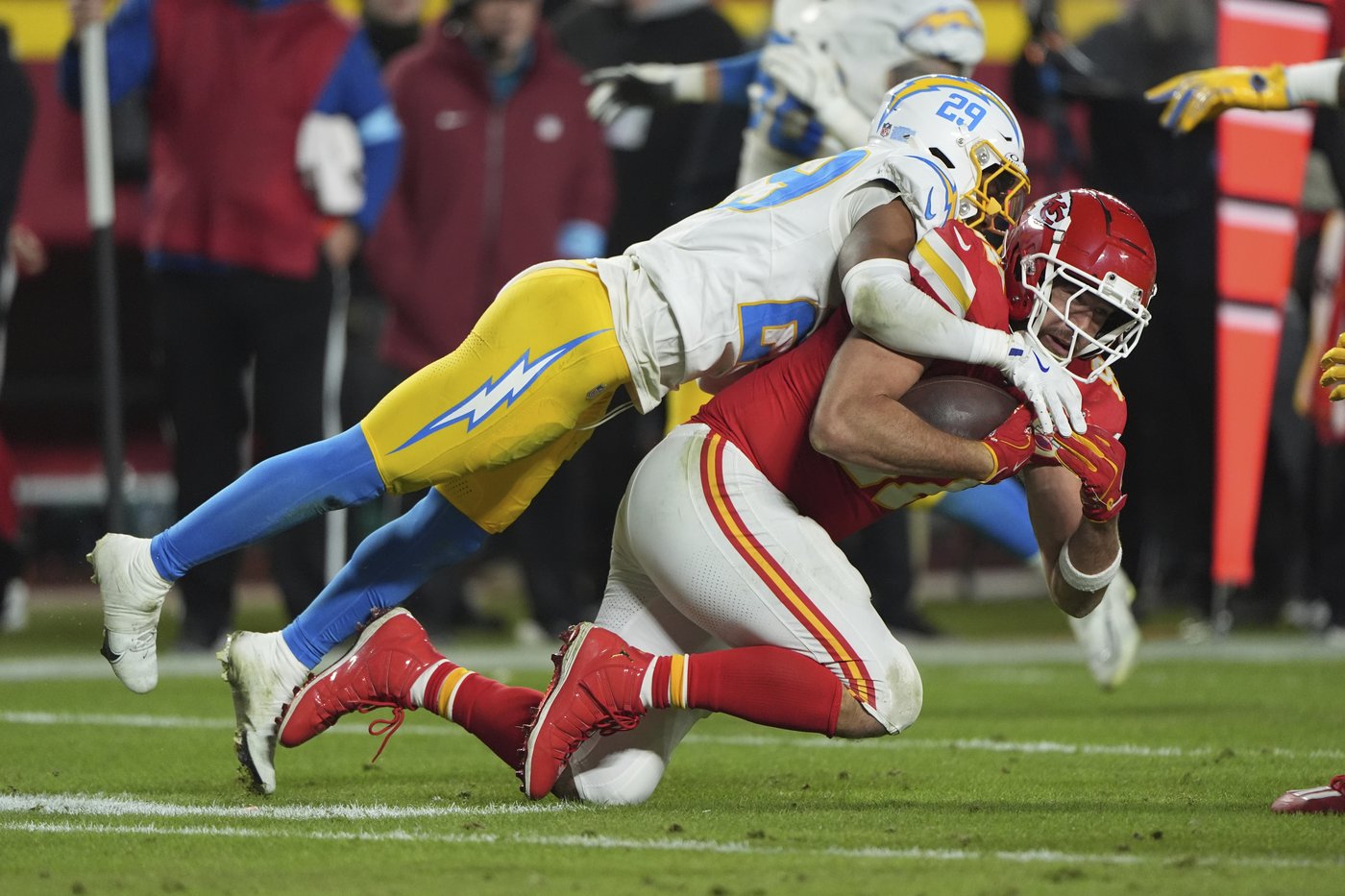 Chargers have improved under Jim Harbaugh but are still struggling in close games | iNFOnews.ca