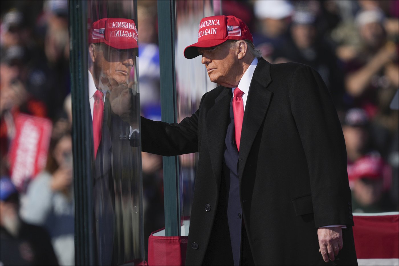 Harris goes to church while Trump muses about reporters being shot | iNFOnews.ca