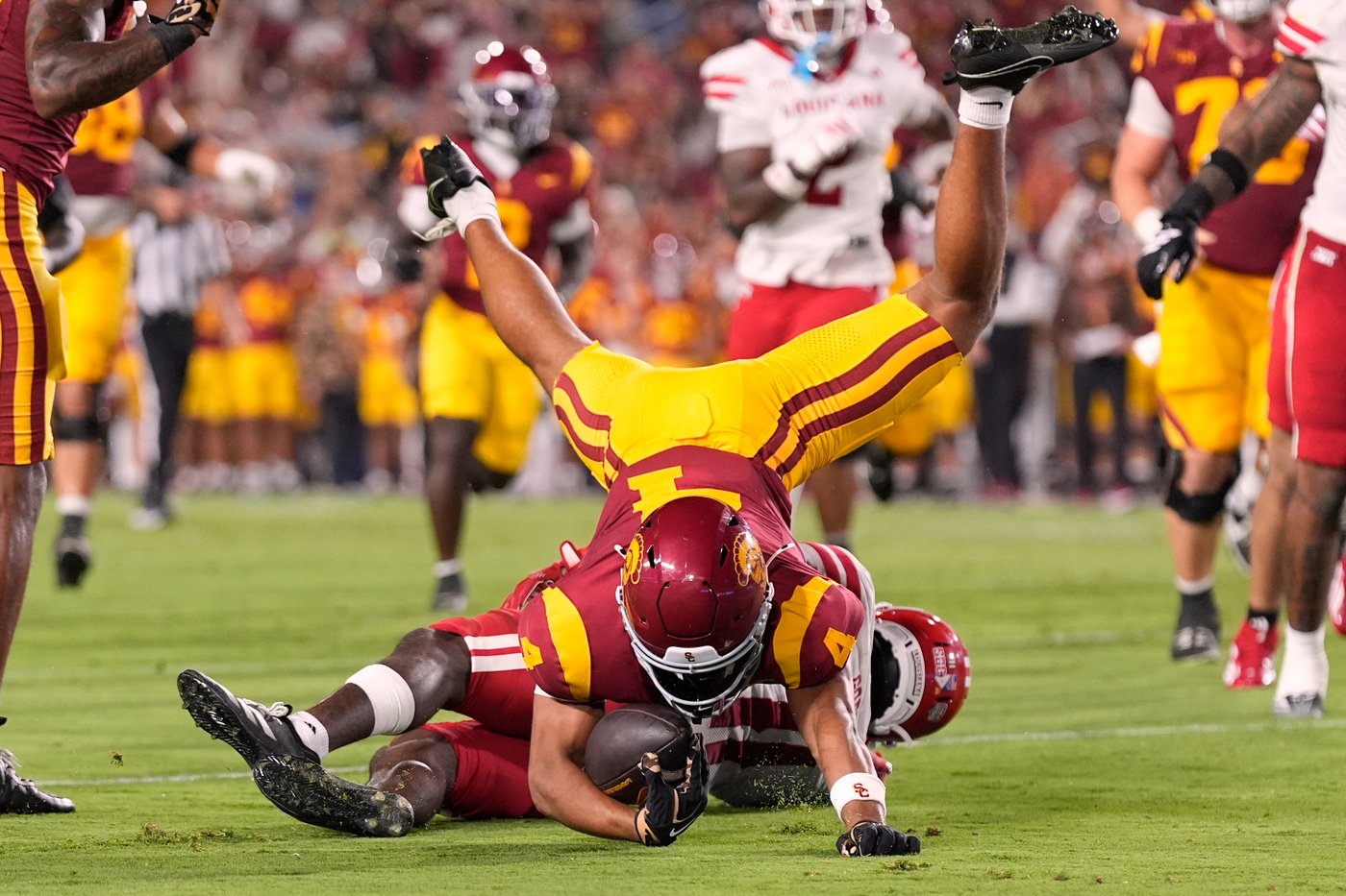 Maiava throws 5 TD passes, No. 14 Southern California beats Louisiana 49-30 | iNFOnews.ca Maiava throws 5 TD passes, No. 14 Southern California beats Louisiana 49-30 | iNFOnews.ca