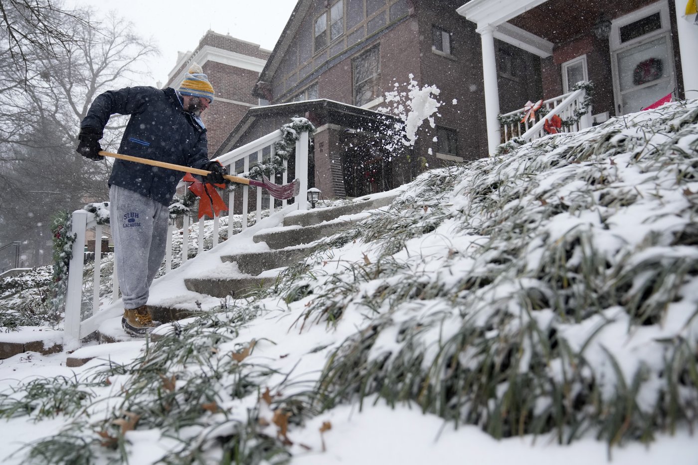 Winter blast of snow, ice and bitter cold grips the US from the Midwest to the East Coast | iNFOnews.ca Winter blast of snow, ice and bitter cold grips the US from the Midwest to the East Coast | iNFOnews.ca
