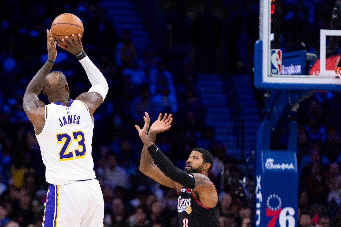 LeBron James' vintage performance leaves Philly crowd in awe | iNFOnews.ca LeBron James' vintage performance leaves Philly crowd in awe | iNFOnews.ca