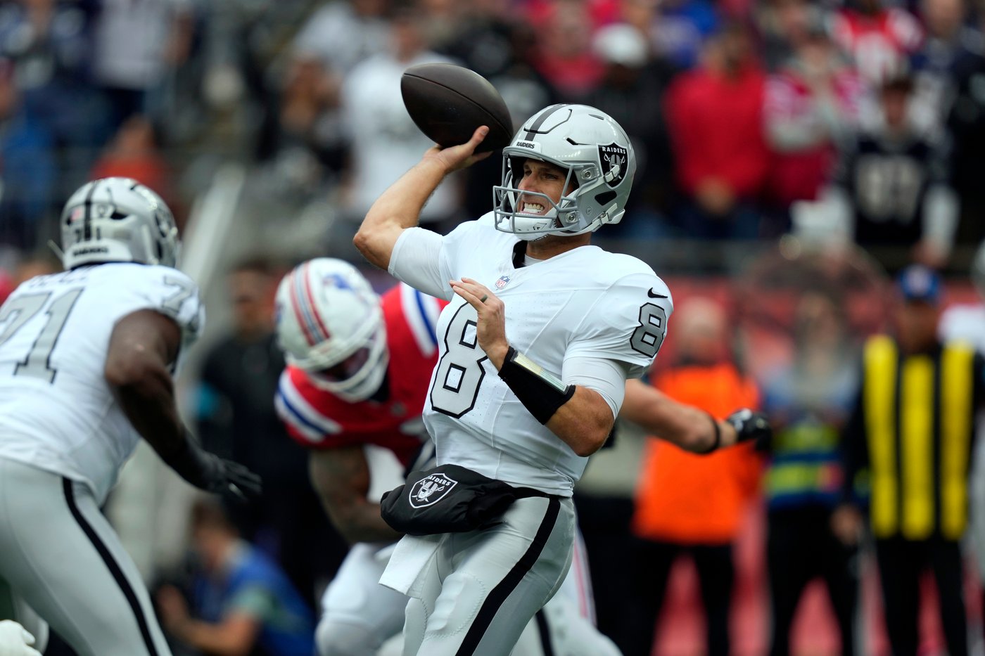 Fernando Mendoza makes NFL debut in Raiders' blowout loss to Patriots | iNFOnews.ca