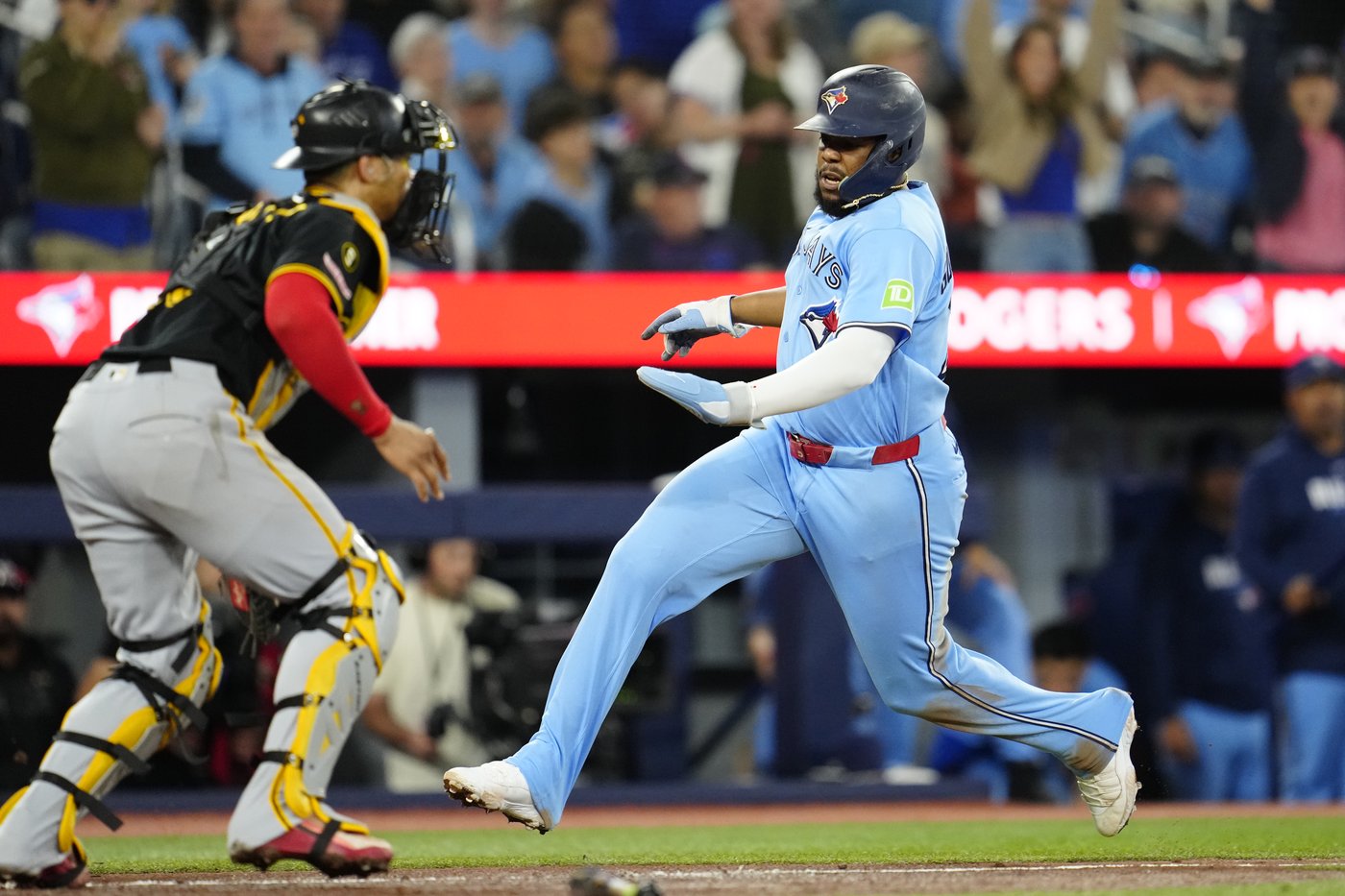 Blue Jays hoping for the best after Cease, Guerrero Jr. exit loss with injuries | iNFOnews.ca Blue Jays hoping for the best after Cease, Guerrero Jr. exit loss with injuries | iNFOnews.ca