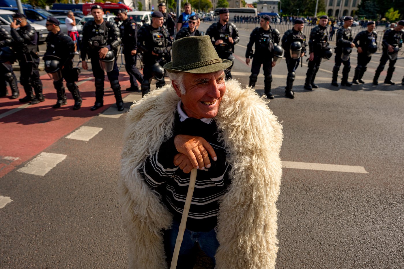 Photos of Romanian farmers protesting export restrictions | iNFOnews.ca