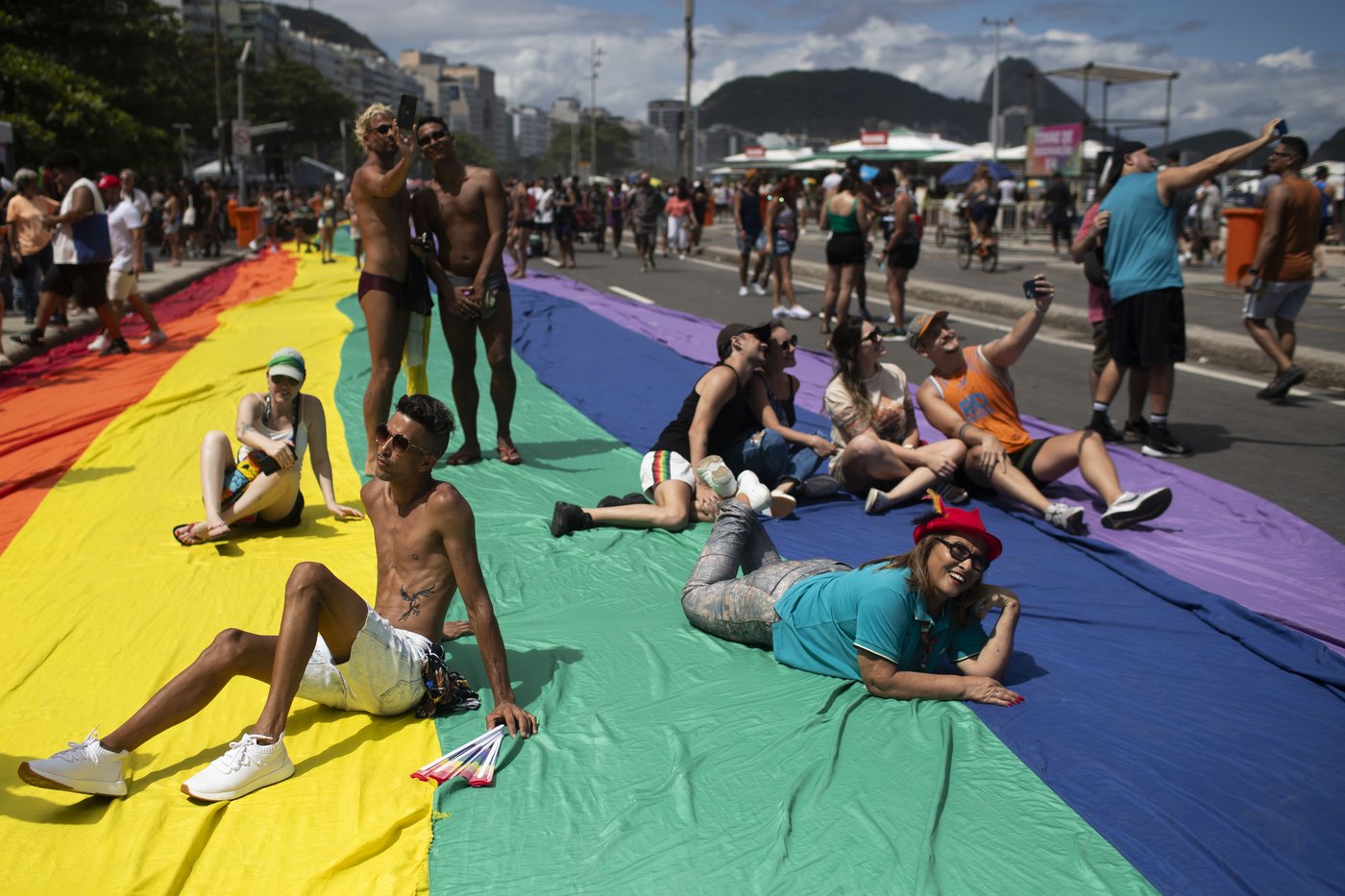 Rainbow-clad revelers hit Copacabana beach for Rio de Janeiro’s pride parade | iNFOnews.ca