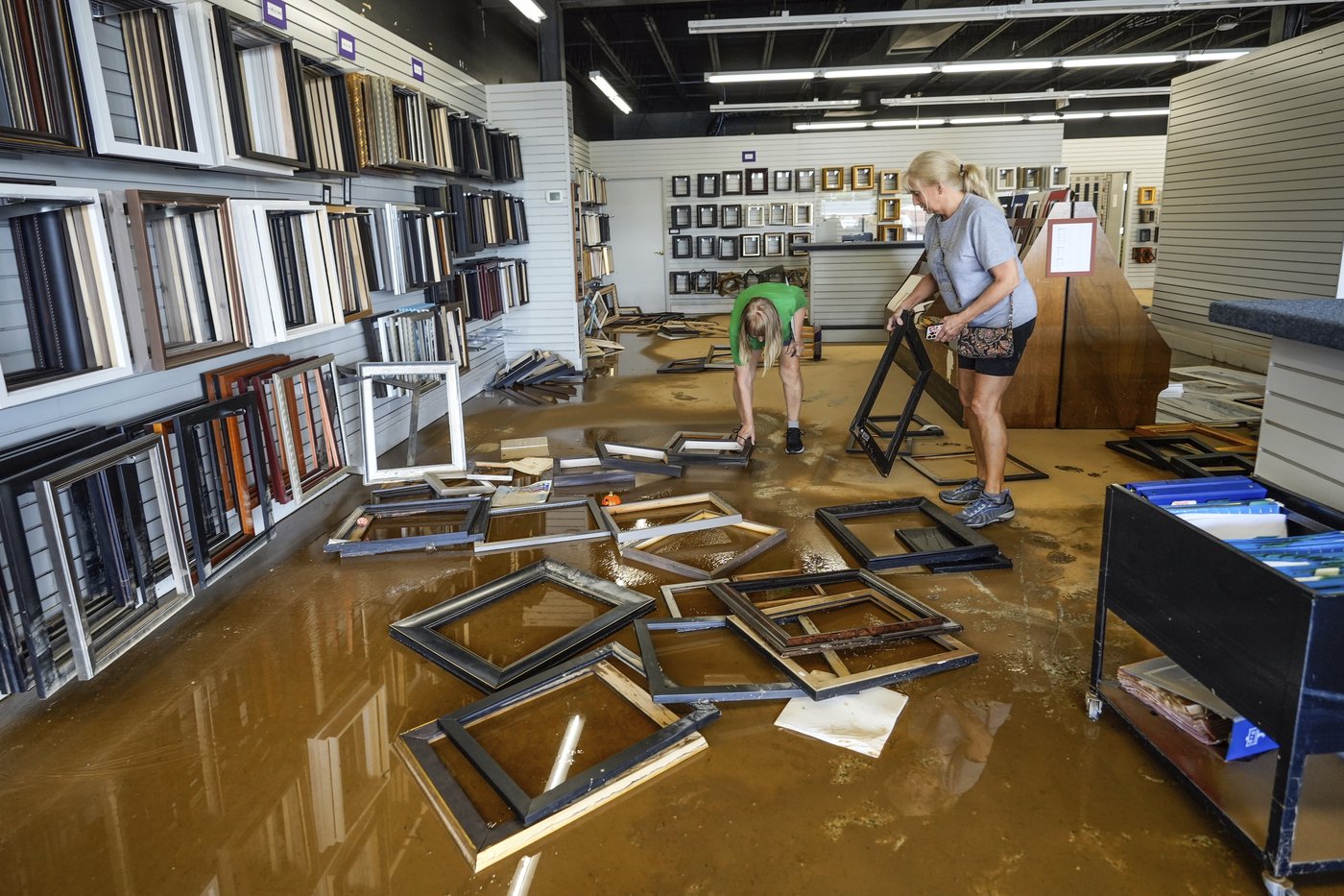 Supplies arrive by plane and by mule in North Carolina as Helene's death toll tops 130 | iNFOnews.ca Supplies arrive by plane and by mule in North Carolina as Helene's death toll tops 130 | iNFOnews.ca