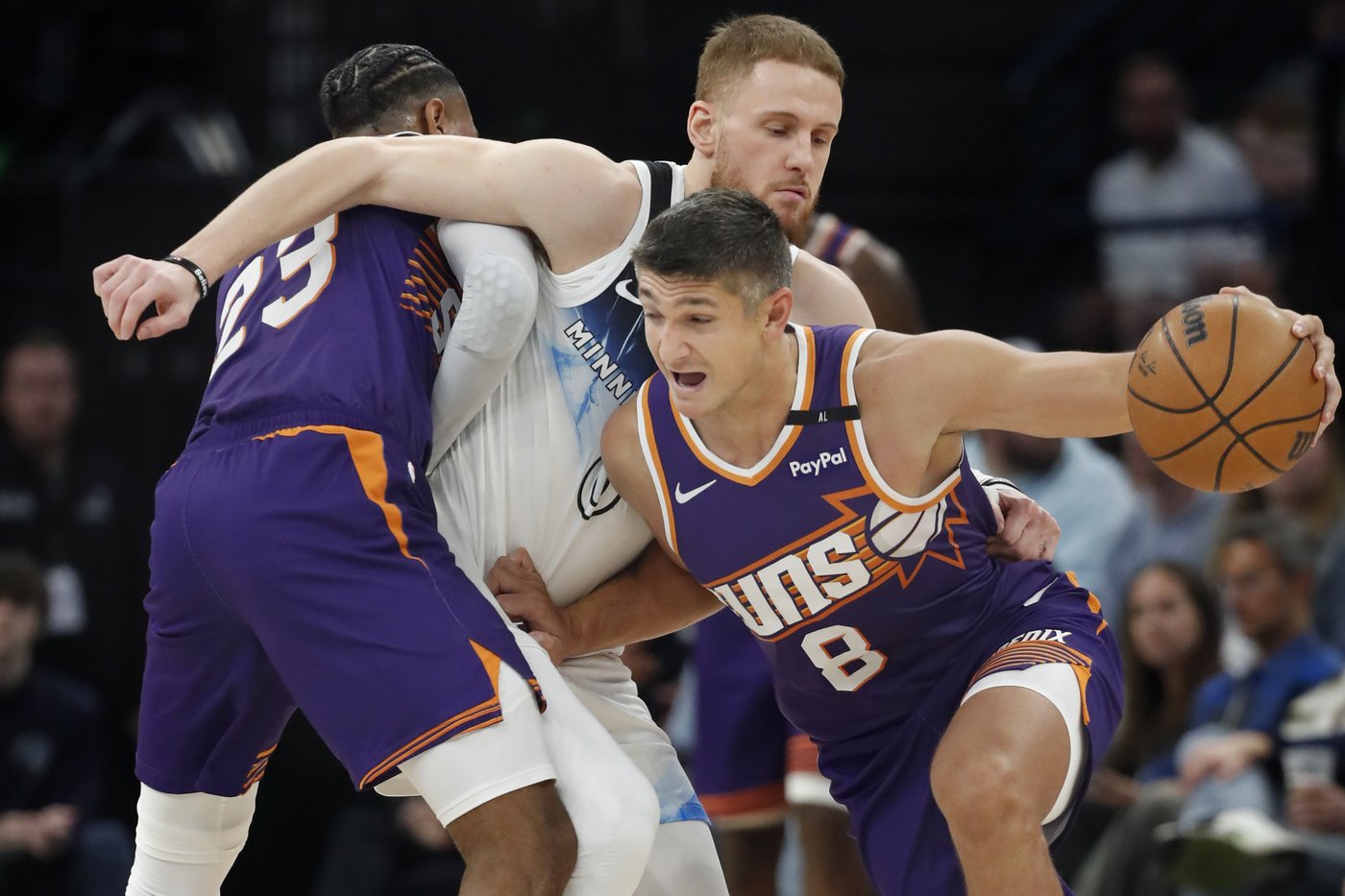 Randle hits 3 at the buzzer to lift Timberwolves over Booker, Suns with 120-117 win | iNFOnews.ca Randle hits 3 at the buzzer to lift Timberwolves over Booker, Suns with 120-117 win | iNFOnews.ca