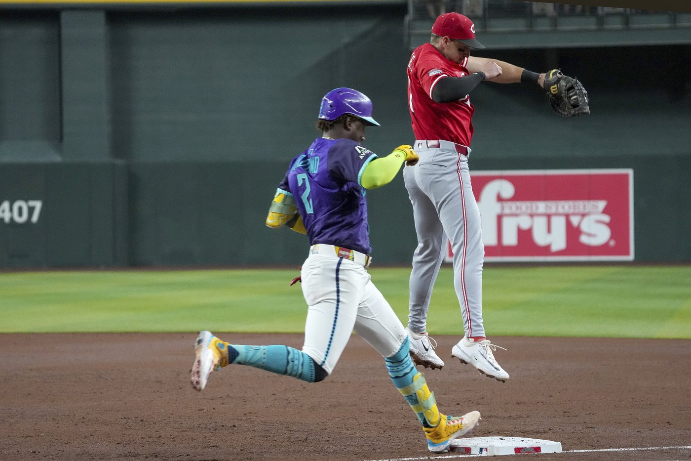 Gurriel, Perdomo each homer, drive in 3 runs in the Diamondbacks' 10-1 win over the Reds | iNFOnews.ca