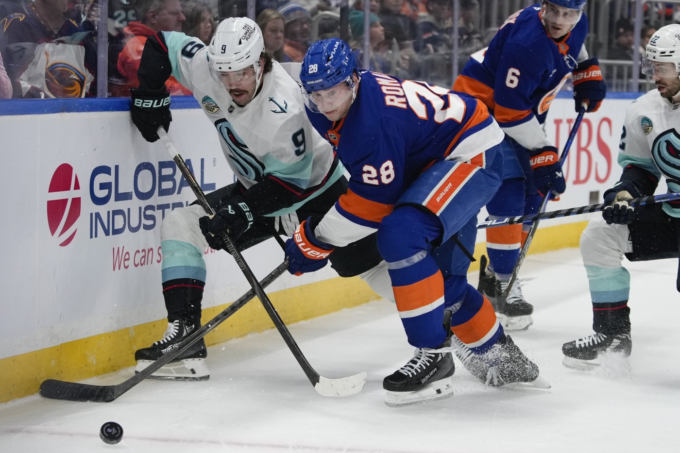 Dunn, Daccord lead Kraken to 5-2 win over Islanders | iNFOnews.ca