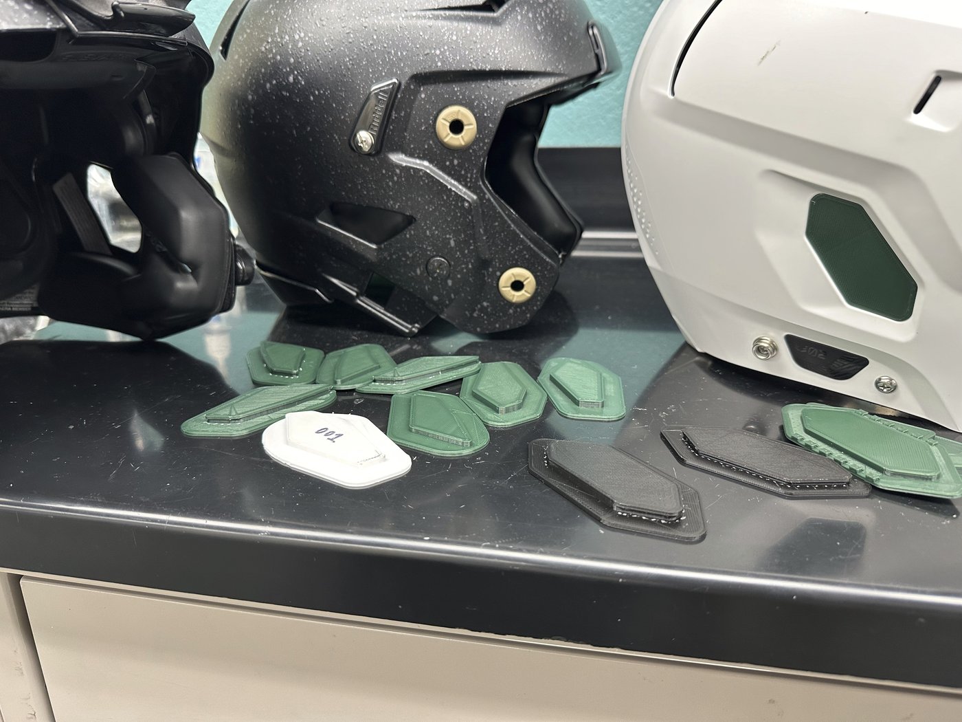 Michigan State engineering prof, student design helmet inserts to help drown out crowd noise for QBs | iNFOnews.ca