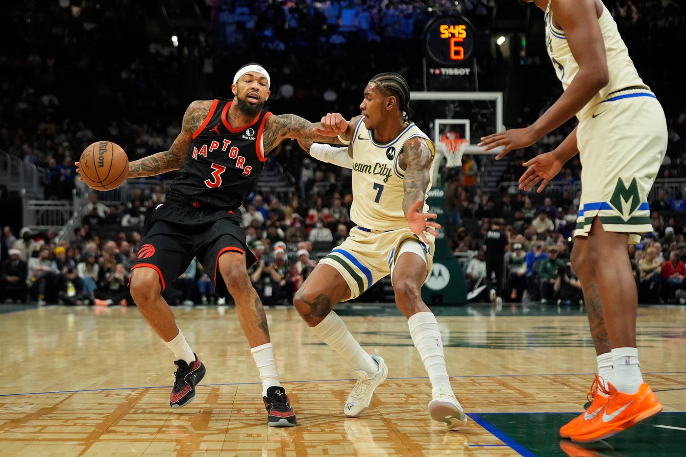 Ingram and Barnes lead the way as Raptors beat slumping Bucks 111-105 | iNFOnews.ca
