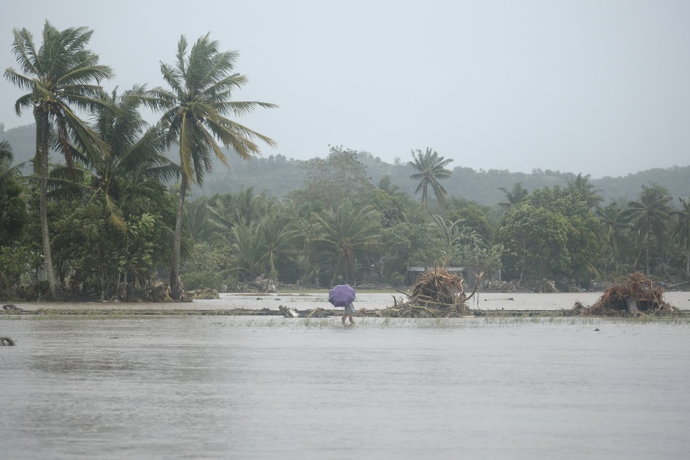Tropical storm battering Philippines leaves at least 24 people dead in flooding and landslides | iNFOnews.ca