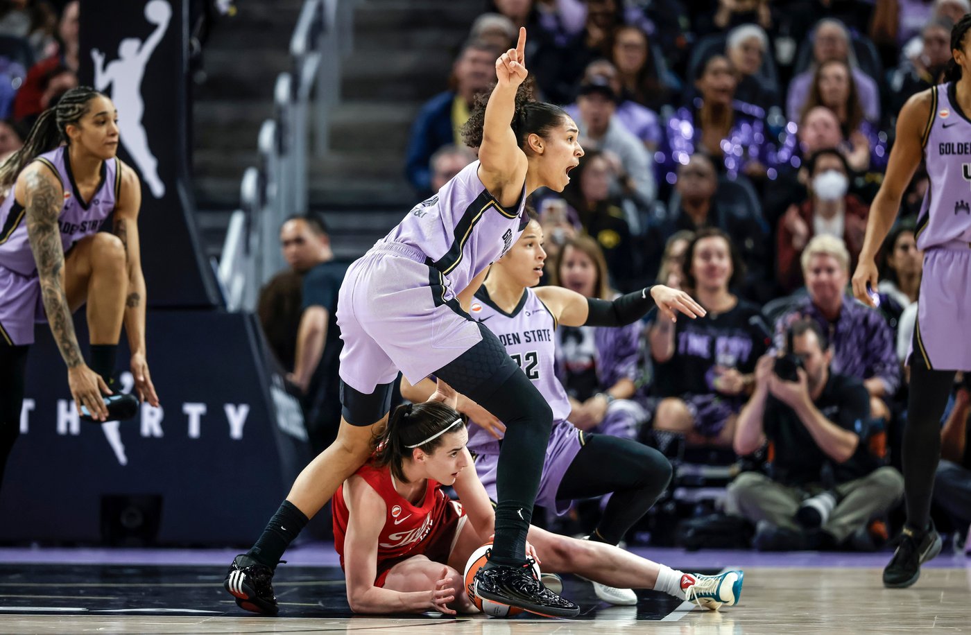 Burton, Williams lead the way as Valkyries hold off Clark, Fever in 90-88 win | iNFOnews.ca Burton, Williams lead the way as Valkyries hold off Clark, Fever in 90-88 win | iNFOnews.ca