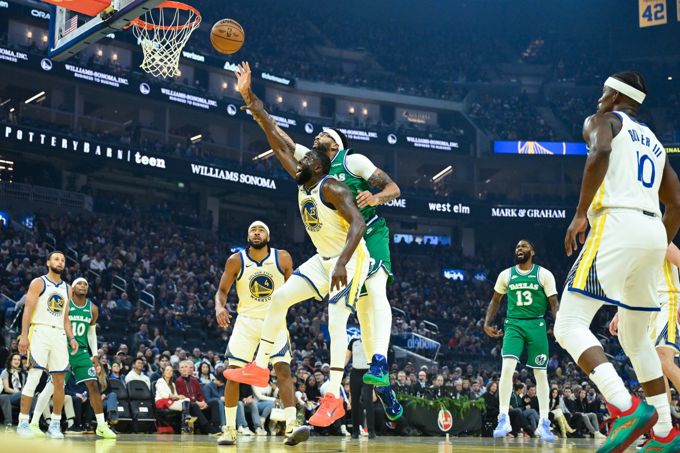 Dallas center Anthony Davis leaves with groin injury | iNFOnews.ca