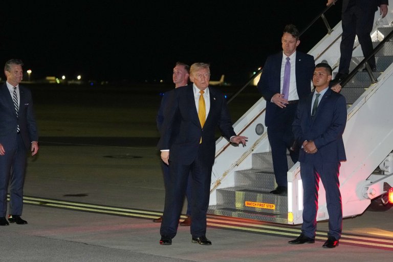 Trump used elaborate ruse to fly out of Turkey following summit because of Iran threat, report says | iNFOnews.ca