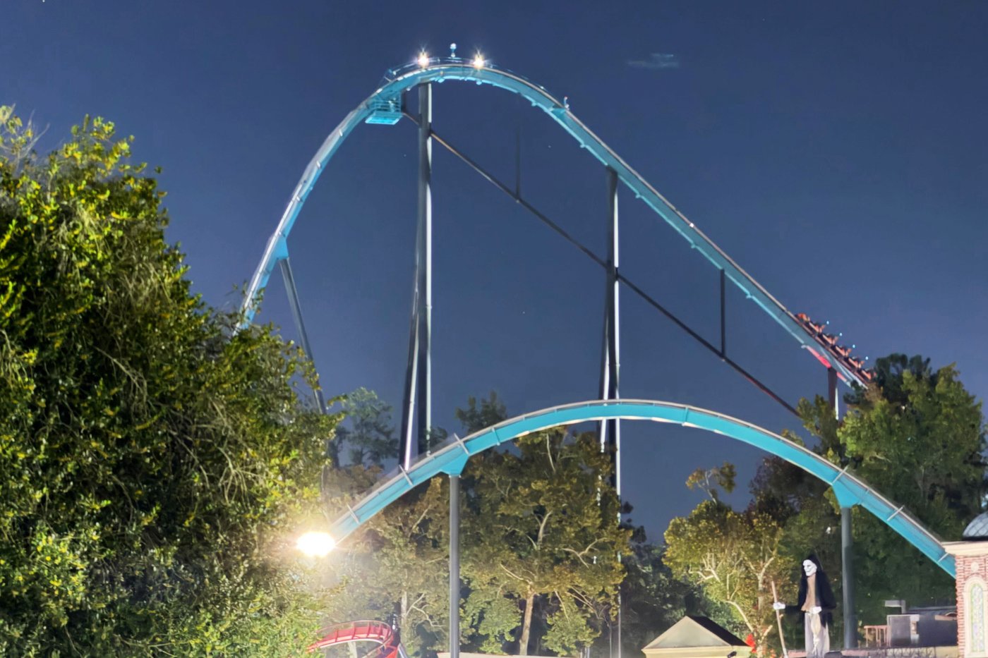 Visitors witness a man being thrown to his death from a Six Flags roller coaster in Georgia | iNFOnews.ca