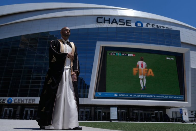 In a rainbow-trimmed robe at the World Cup, a gay Qatari doctor advocates for equal rights | iNFOnews.ca