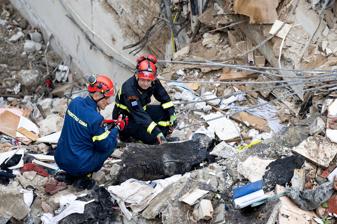 Bodies of 6 people, including 4 Americans, recovered from collapsed building in Athens | iNhome