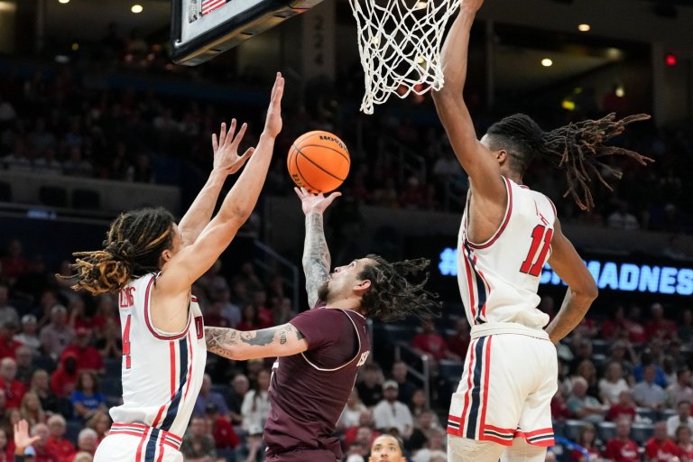 Sharp and Cenac lead No. 2 seed Houston into the Sweet 16 with a 88-57 blowout of Texas A&M | iNFOnews.ca