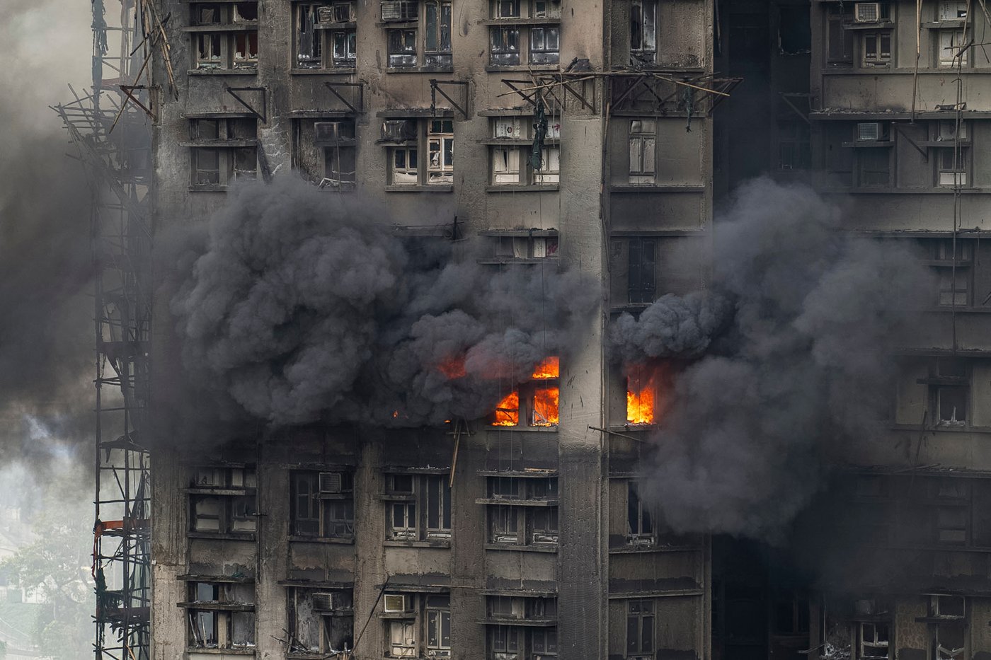 Fire that killed at least 44 burns in Hong Kong towers for a second day | iNFOnews.ca