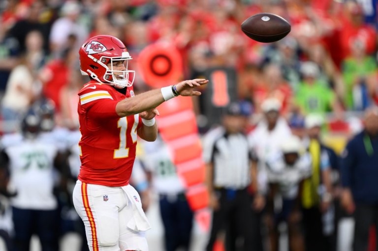 Seattle's Myers misses field goal on final play and Seahawks play to 9-9 tie with Chiefs | iNFOnews.ca