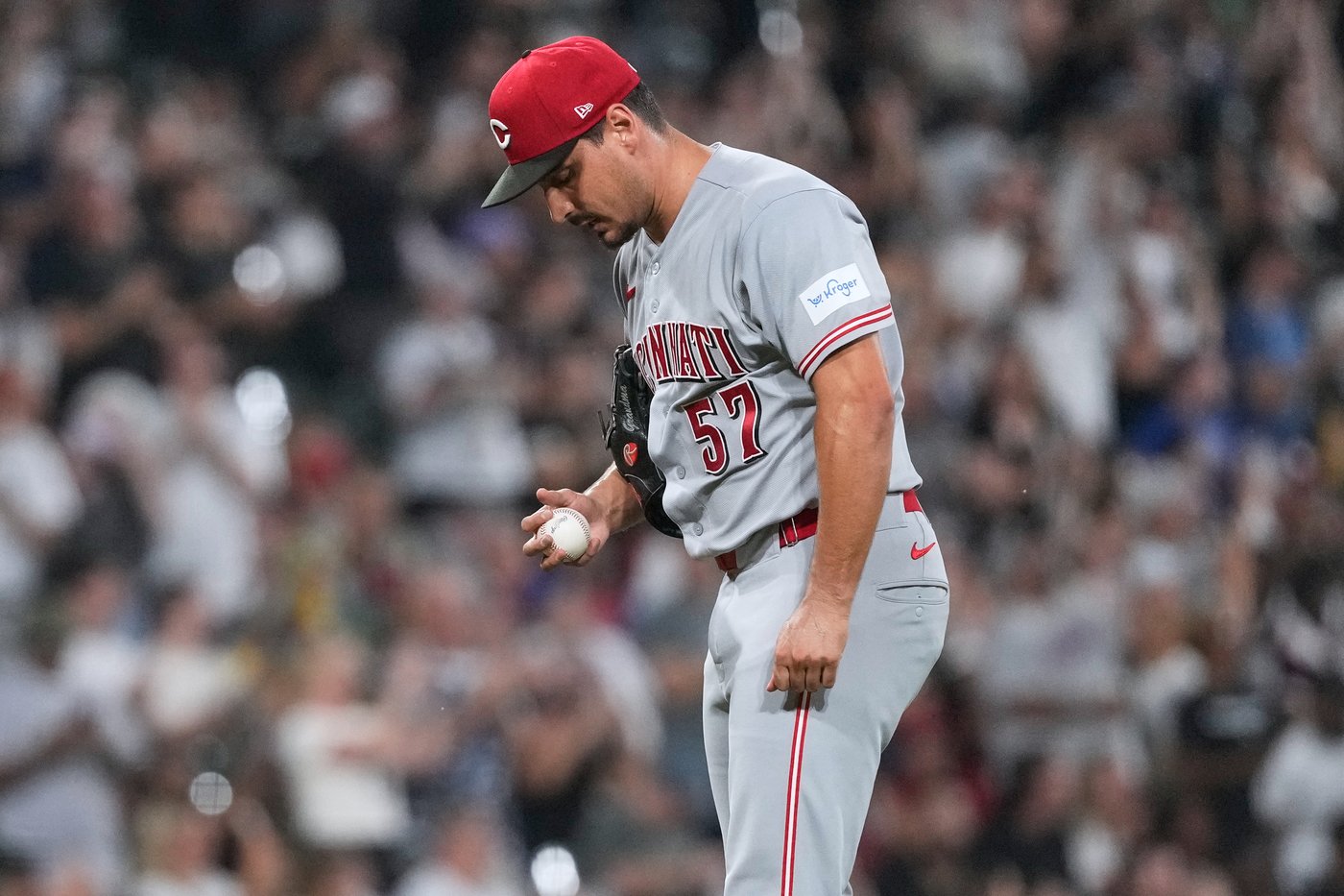 Luis Castillo strikes out 10 as the Chicago White Sox blank the Cincinnati Reds 5-0 | iNFOnews.ca