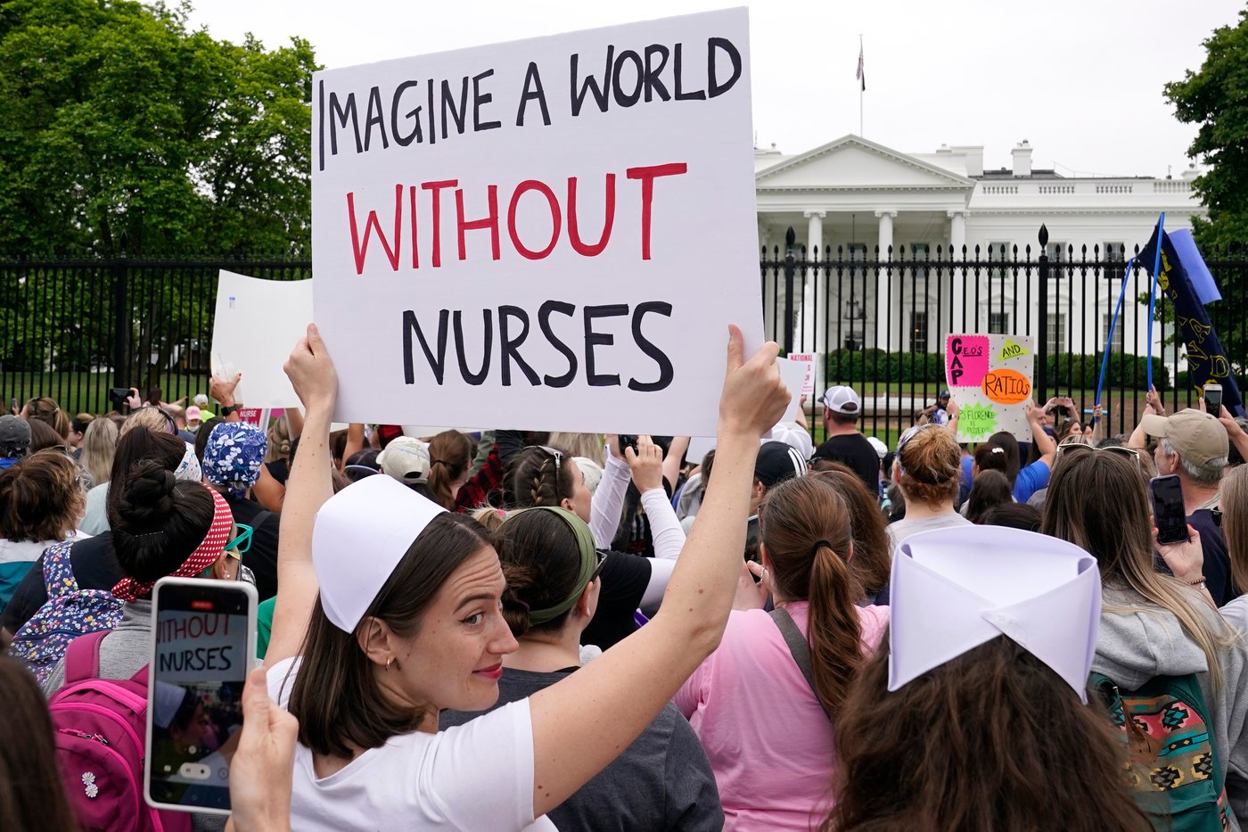 Trump administration plan to reduce access to some student loans angers nurses, health care groups | iNFOnews.ca Trump administration plan to reduce access to some student loans angers nurses, health care groups | iNFOnews.ca