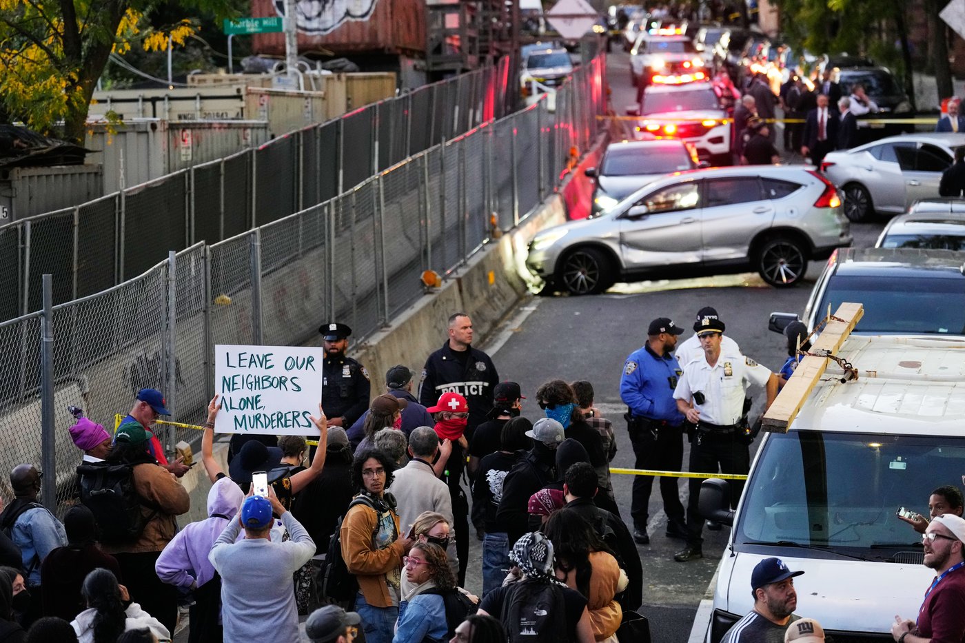 ICE officer shoots a man while making an arrest in New York, officials say | iNFOnews.ca ICE officer shoots a man while making an arrest in New York, officials say | iNFOnews.ca