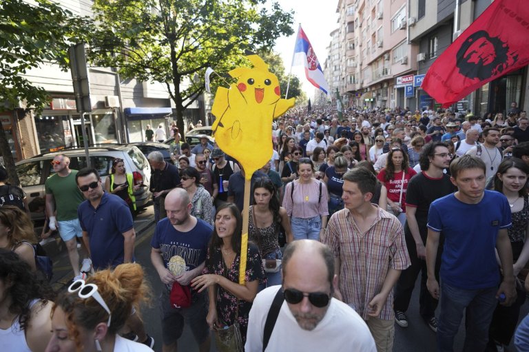 Thousands rally in Serbia and accuse police of brutality at anti-government demonstrations | iNFOnews.ca