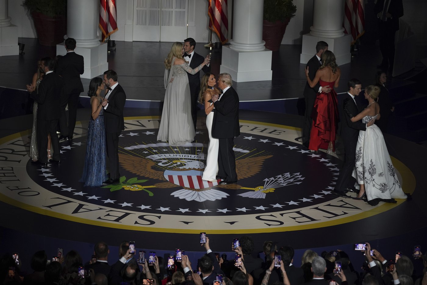 PHOTO COLLECTION: Trump Inauguration Starlight Ball | iNFOnews.ca PHOTO COLLECTION: Trump Inauguration Starlight Ball | iNFOnews.ca