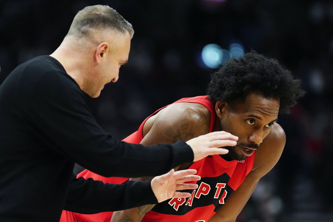 Kawhi Leonard helps Raptors rout Bulls 135-92 in Toronto's home opener | iNFOnews.ca