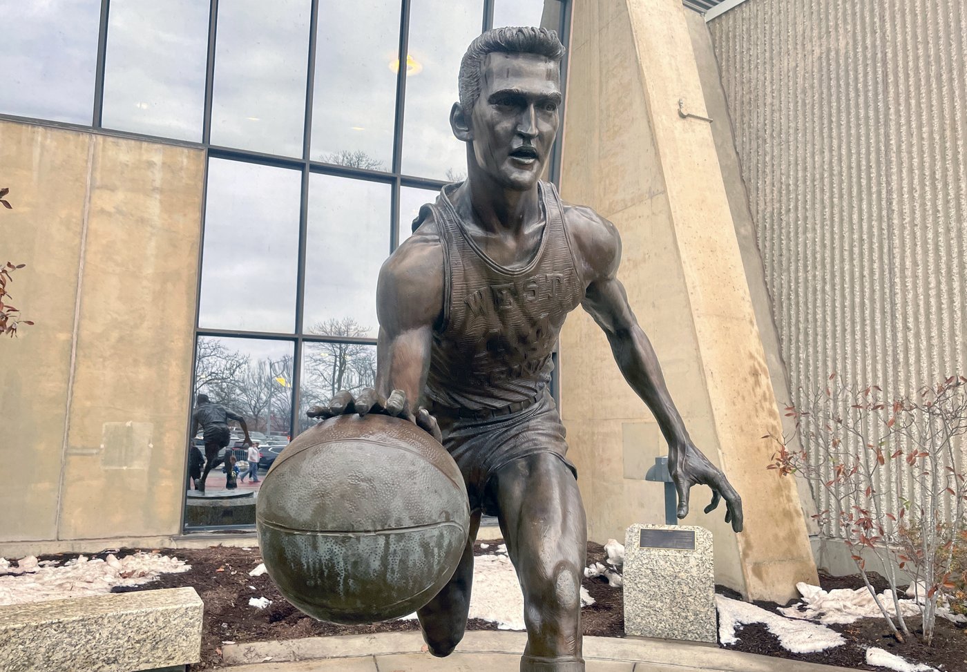 West Virginia celebrates the life of NBA great Jerry West at sellout game with No. 2 Iowa State | iNFOnews.ca West Virginia celebrates the life of NBA great Jerry West at sellout game with No. 2 Iowa State | iNFOnews.ca