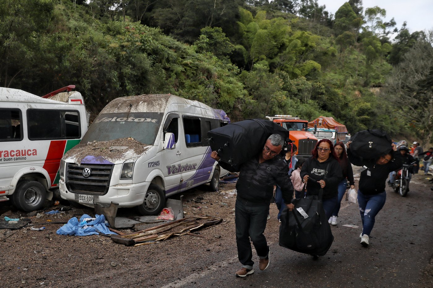 Death toll from bus bombing in southwest Colombia rises to 20 during a wave of violence | iNFOnews.ca Death toll from bus bombing in southwest Colombia rises to 20 during a wave of violence | iNFOnews.ca