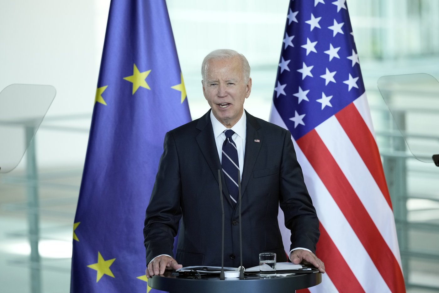 Biden urges Western allies to keep aiding Ukraine during meeting with Europe leaders before election | iNFOnews.ca
