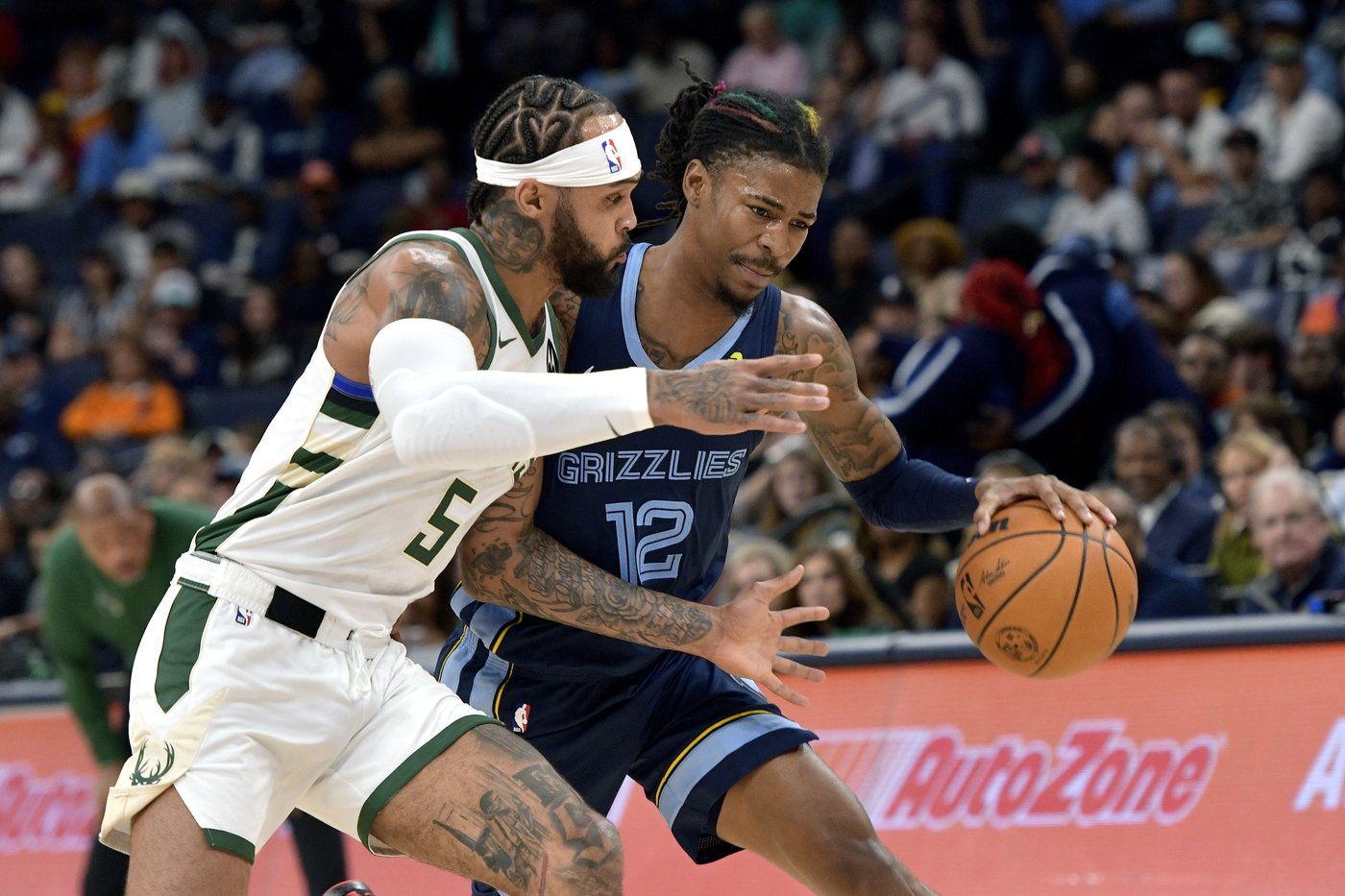 Morant's triple-double helps Grizzlies build big lead and coast to 122-99 victory over Bucks | iNFOnews.ca