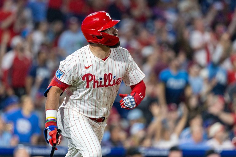 Schwarber pads NL homer lead with Nos. 55 and 56 in Phillies' blowout victory | iNFOnews.ca