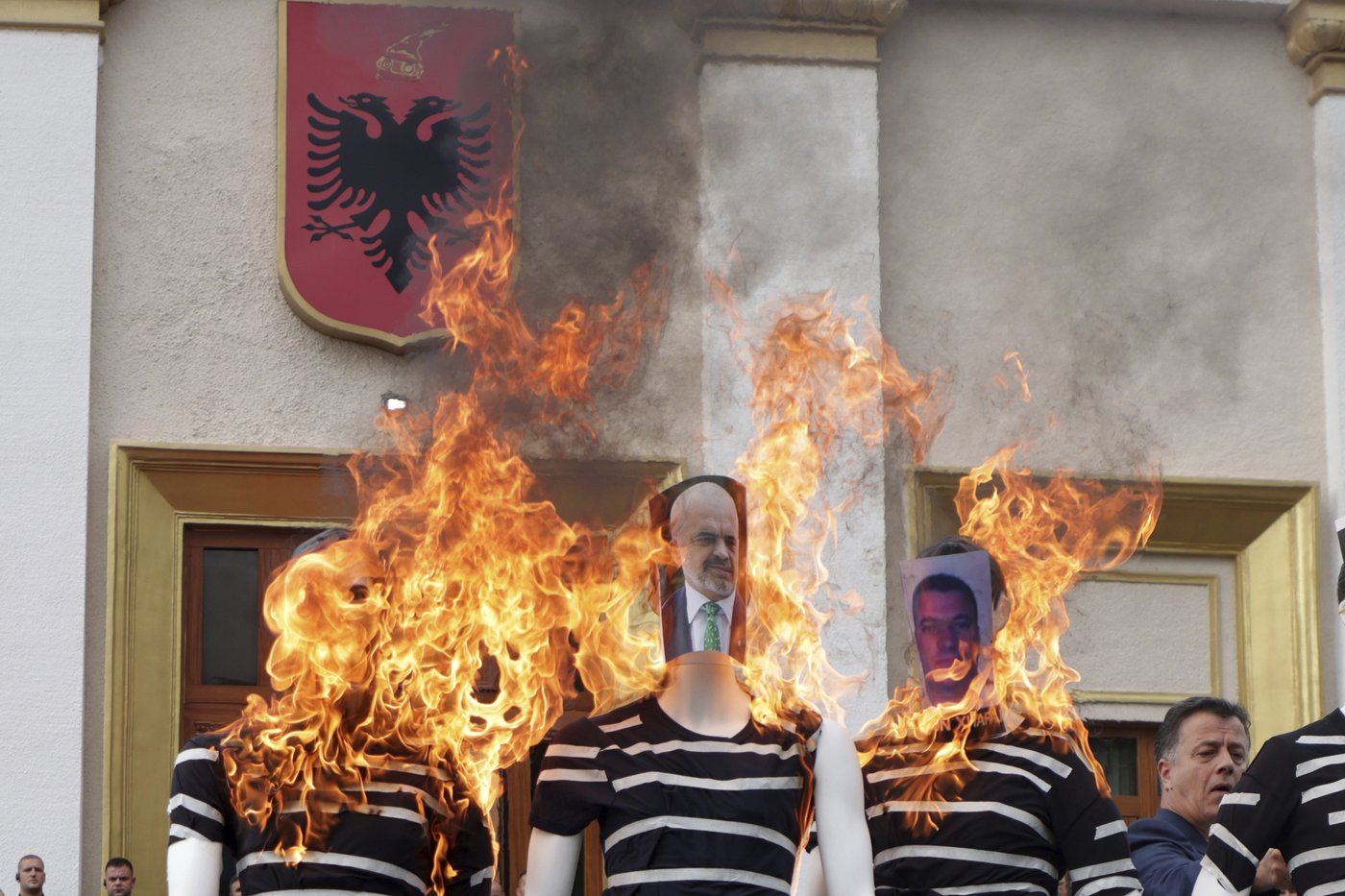 Albanian opposition MPs try to disrupt Parliament to protest a colleague's imprisonment | iNFOnews.ca