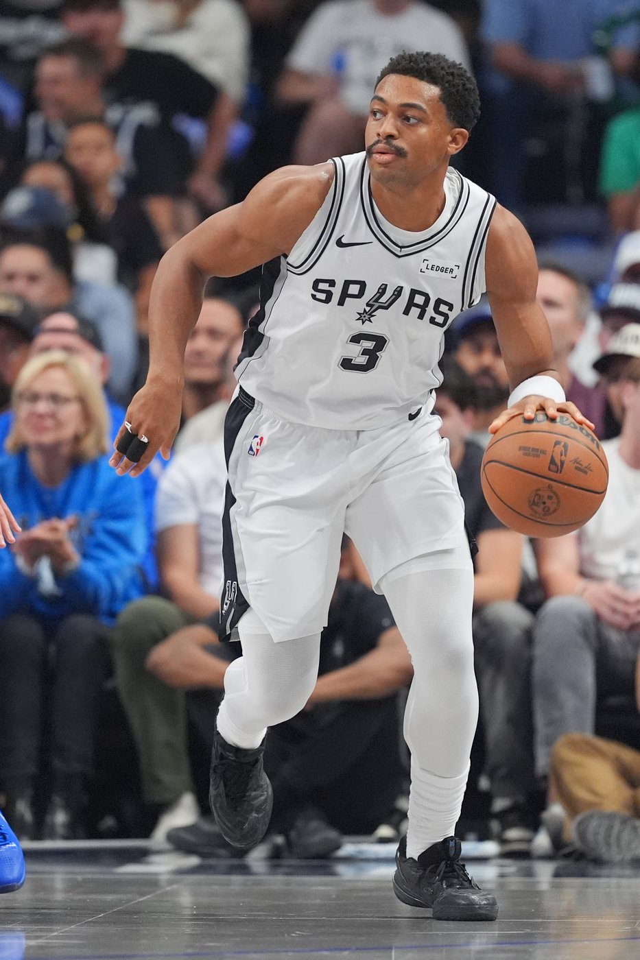 Wembanyama, Harper lead Spurs past short-handed Mavericks 122-106 for their first victory | iNFOnews.ca