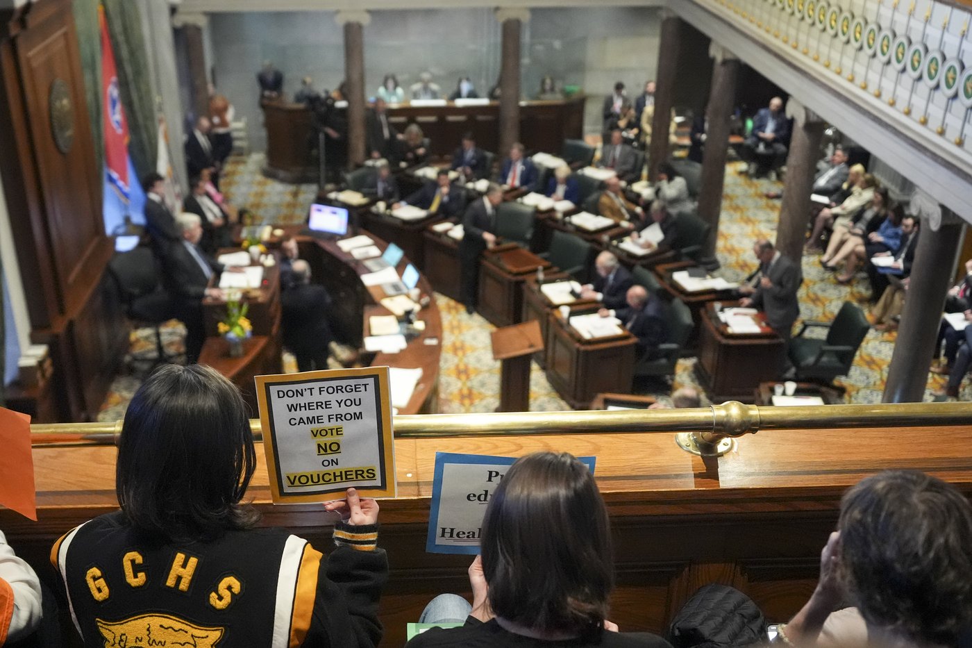 Tennessee GOP passes school voucher expansion bill with backing from Trump | iNFOnews.ca