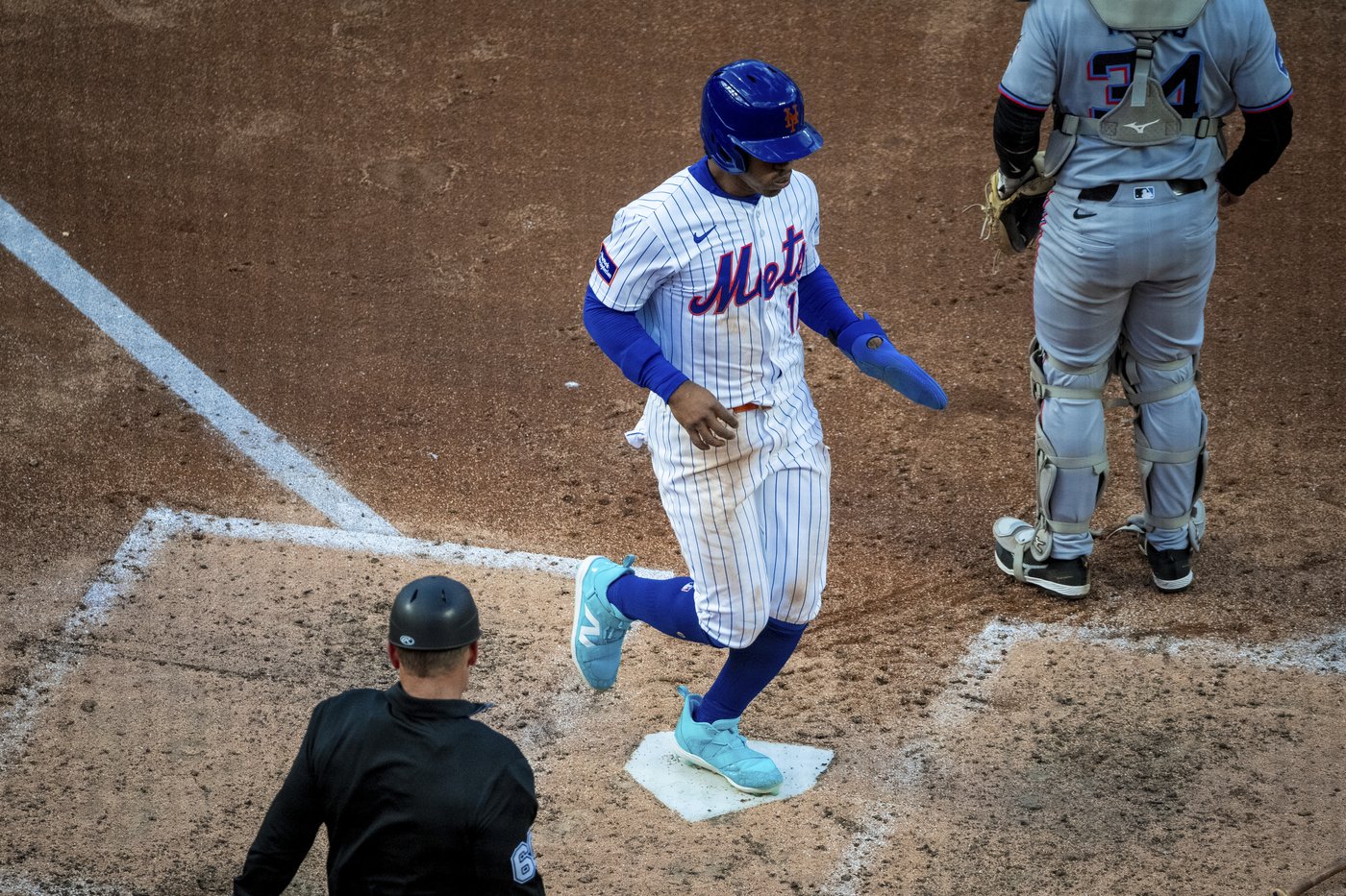 Alonso and Lindor lead Mets past Marlins 10-5 for 6th straight win | iNFOnews.ca