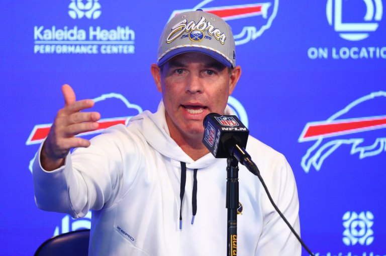 Buffalo Bills complete 3 deals to add selections while moving out of first round of the NFL draft | iNFOnews.ca