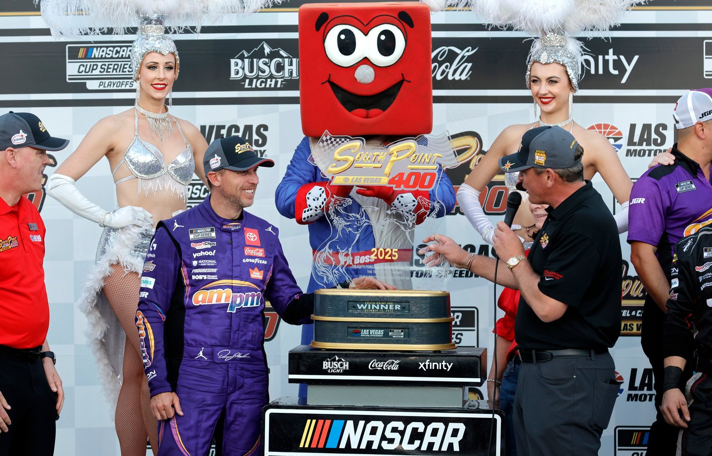 Hamlin's best chance: NASCAR star aims for first title from pole position | iNFOnews.ca Hamlin's best chance: NASCAR star aims for first title from pole position | iNFOnews.ca