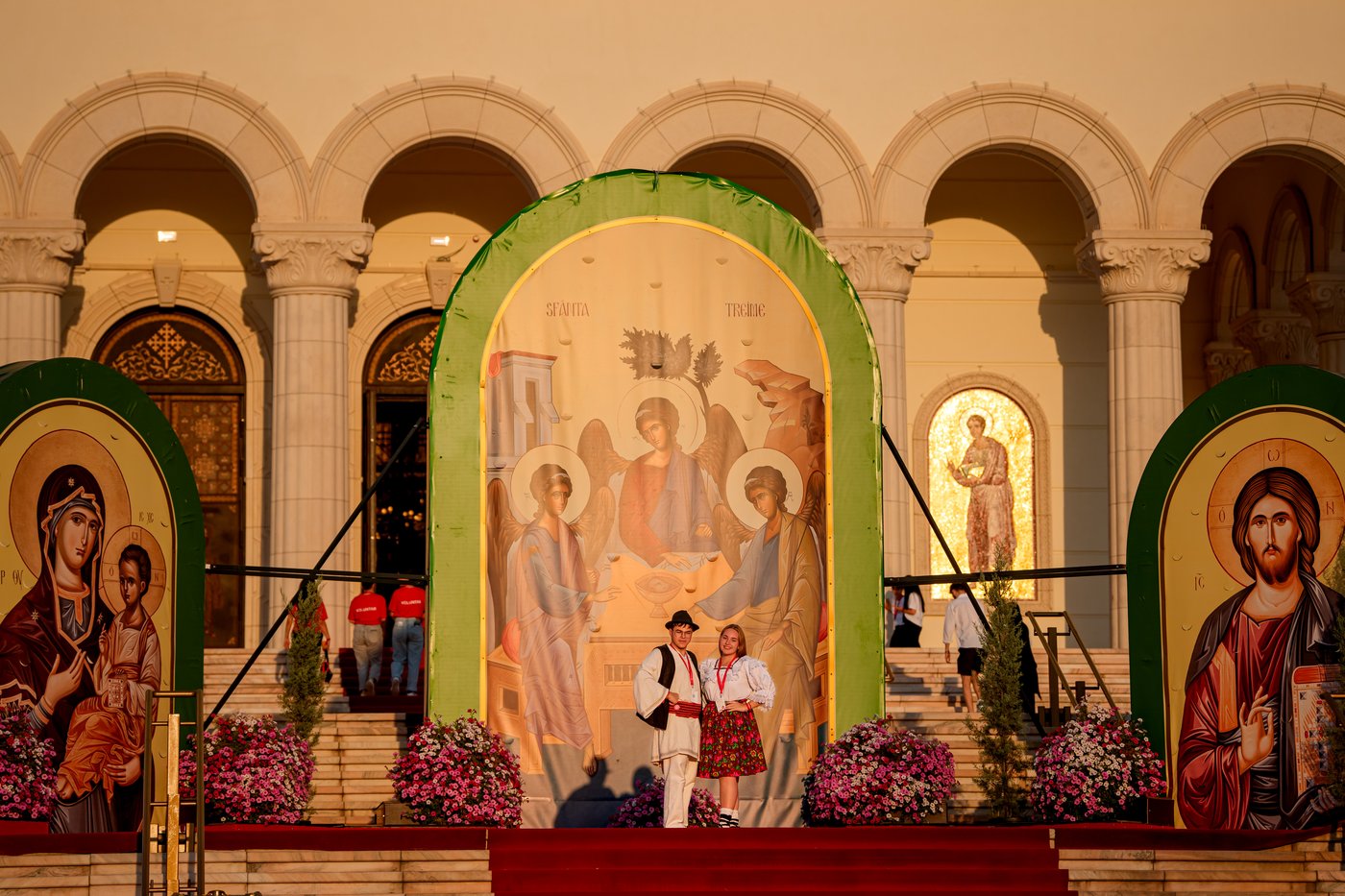 Photos of young Orthodox Christians taking part in a lights procession in Romania’s capital | iNFOnews.ca