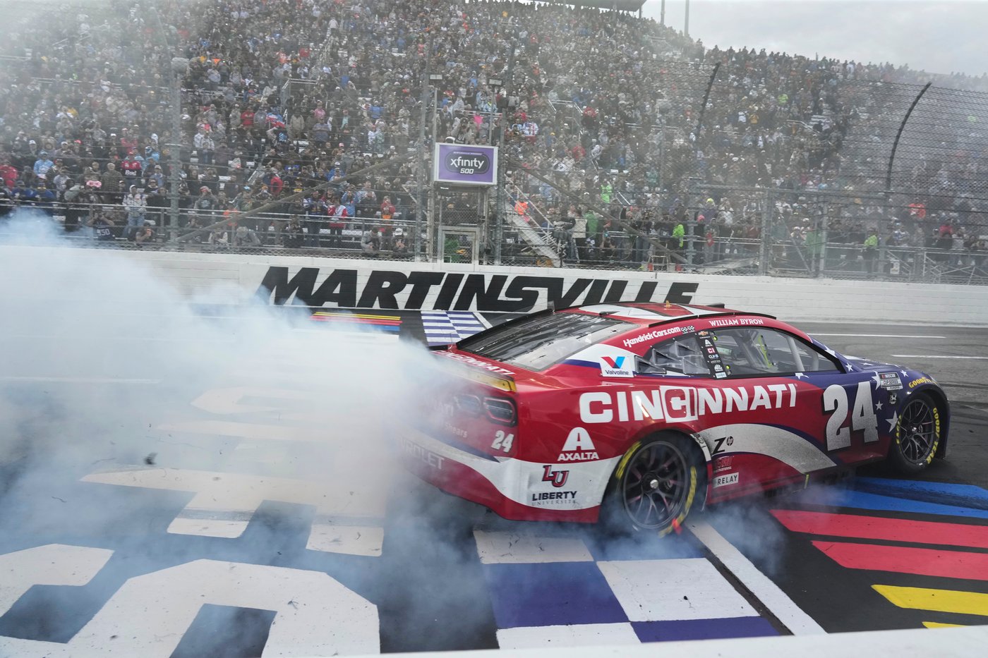Byron outduels Blaney for victory at Martinsville and NASCAR Championship 4 berth | iNFOnews.ca