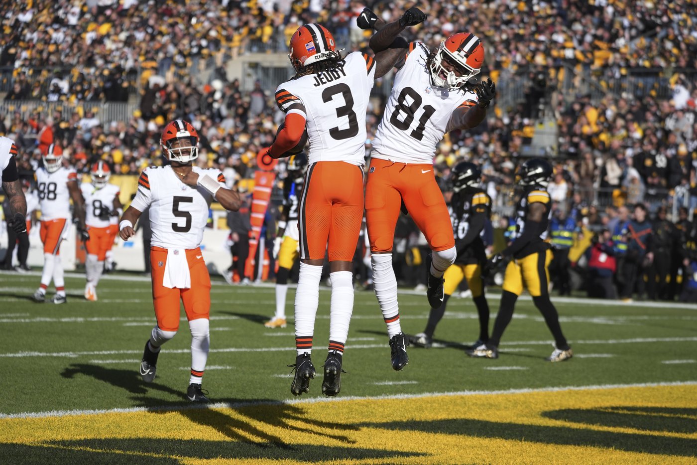 Wilson throws for 2 touchdowns as Steelers cruise past mistake-prone Browns 27-14 | iNFOnews.ca Wilson throws for 2 touchdowns as Steelers cruise past mistake-prone Browns 27-14 | iNFOnews.ca