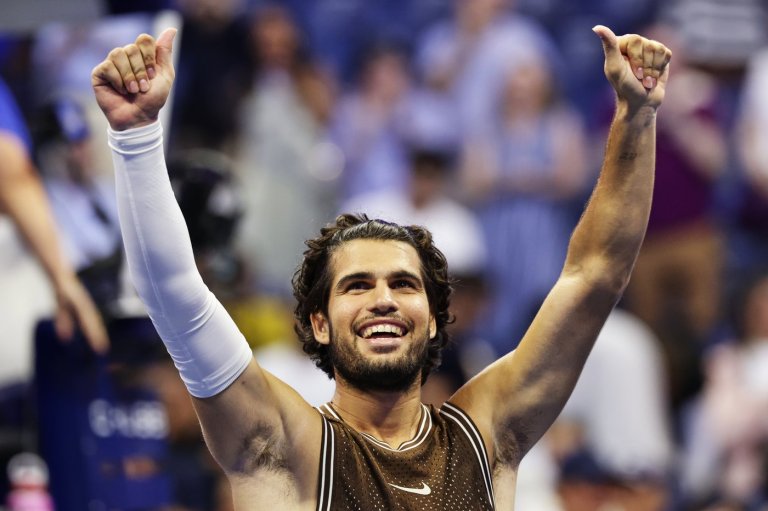 Carlos Alcaraz recovers after dropping the first set to reach the second round at the US Open | iNFOnews.ca