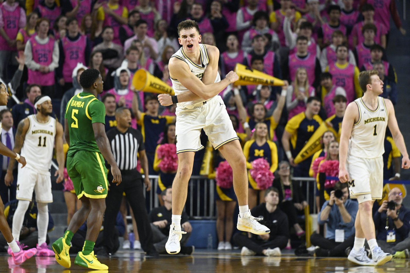 No. 24 Michigan beats Oregon 80-76 for 3rd straight victory, handing Ducks 4th loss in a row | iNFOnews.ca No. 24 Michigan beats Oregon 80-76 for 3rd straight victory, handing Ducks 4th loss in a row | iNFOnews.ca