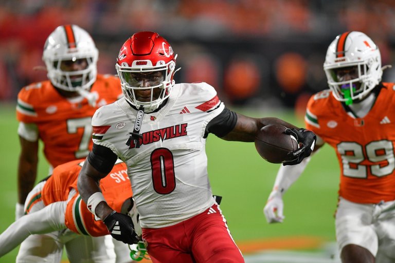 Louisville intercepts 4 of Beck's passes, tops No. 2 Miami 24-21 to end Hurricanes' home streak | iNFOnews.ca