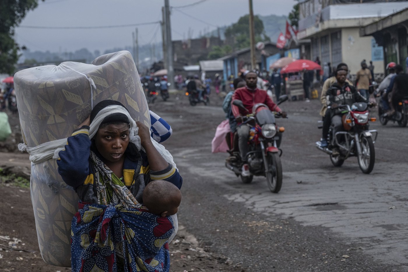 Thousands flee fighting in Congo as rebels claim they've captured the key city of Goma | iNFOnews.ca